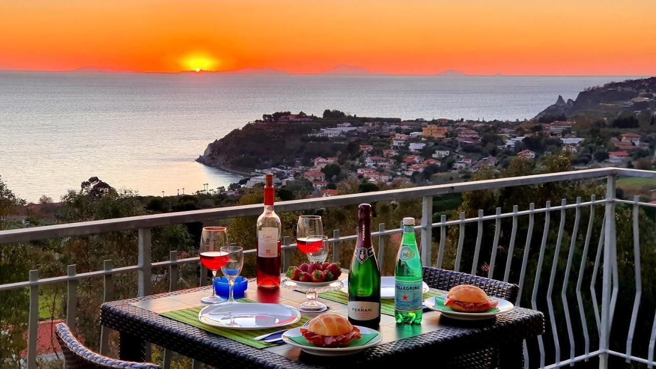 كابو فاتيكانو Naturamare Apartments - Piscina Idromassaggio Con Vista Mare Aperta Fino Alle Ore 22-00 المظهر الخارجي الصورة