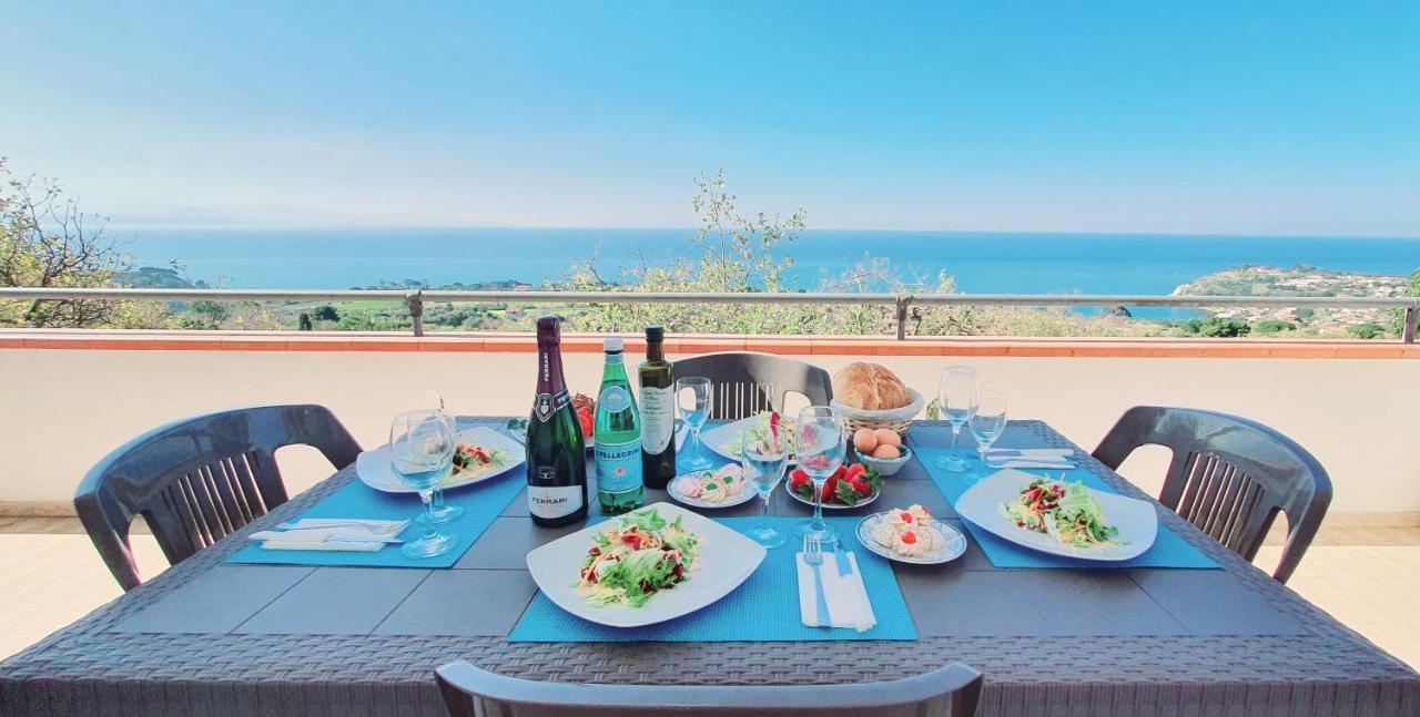 كابو فاتيكانو Naturamare Apartments - Piscina Idromassaggio Con Vista Mare Aperta Fino Alle Ore 22-00 المظهر الخارجي الصورة