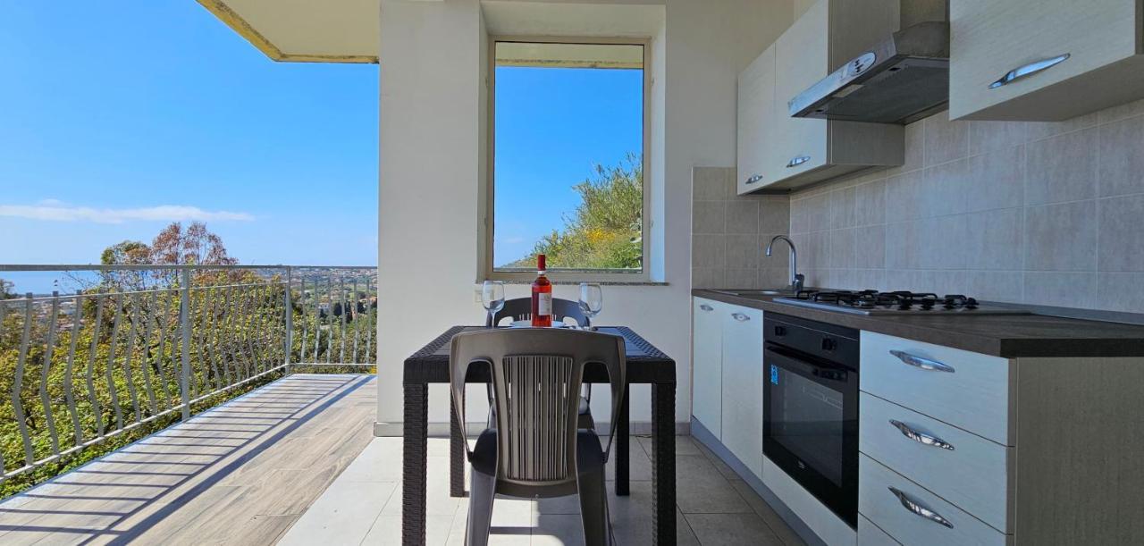 كابو فاتيكانو Naturamare Apartments - Piscina Idromassaggio Con Vista Mare Aperta Fino Alle Ore 22-00 المظهر الخارجي الصورة