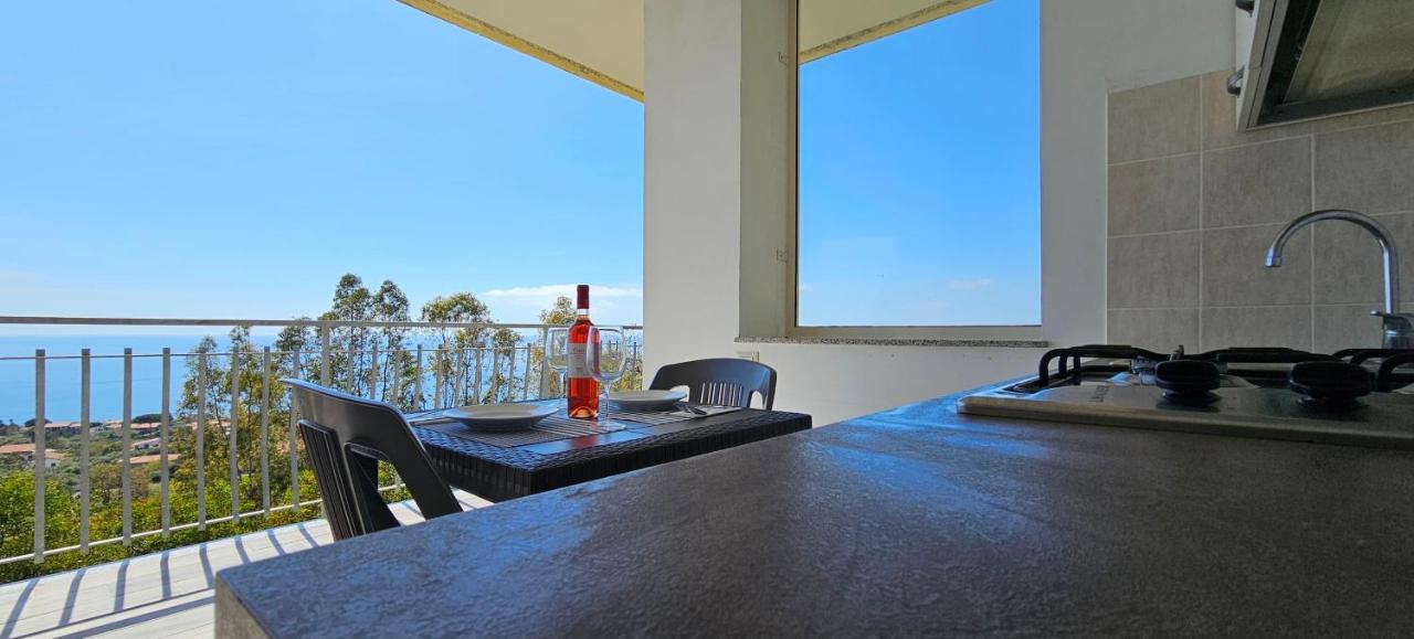 كابو فاتيكانو Naturamare Apartments - Piscina Idromassaggio Con Vista Mare Aperta Fino Alle Ore 22-00 المظهر الخارجي الصورة