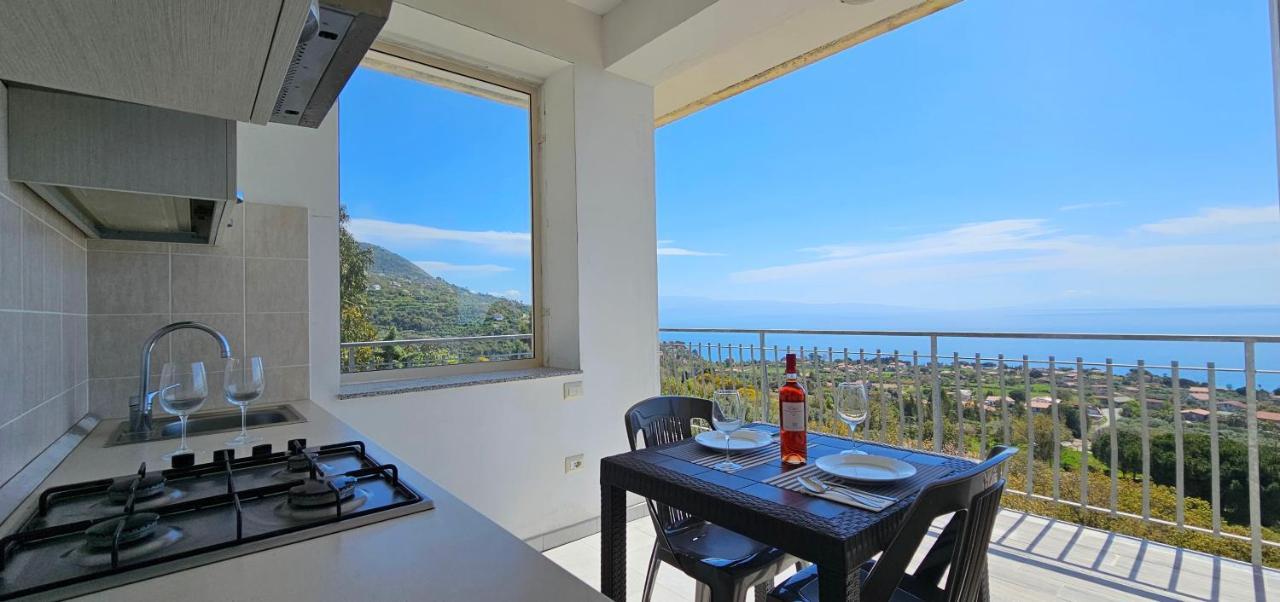 كابو فاتيكانو Naturamare Apartments - Piscina Idromassaggio Con Vista Mare Aperta Fino Alle Ore 22-00 المظهر الخارجي الصورة