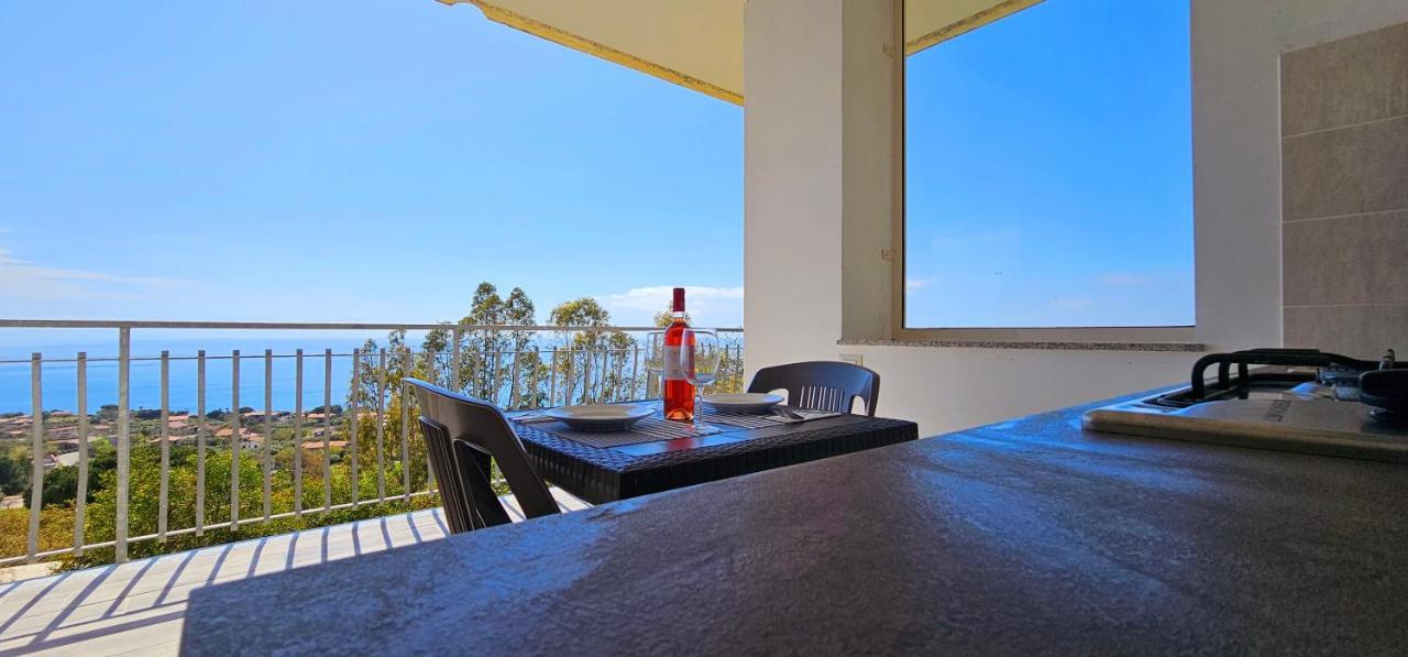 كابو فاتيكانو Naturamare Apartments - Piscina Idromassaggio Con Vista Mare Aperta Fino Alle Ore 22-00 المظهر الخارجي الصورة
