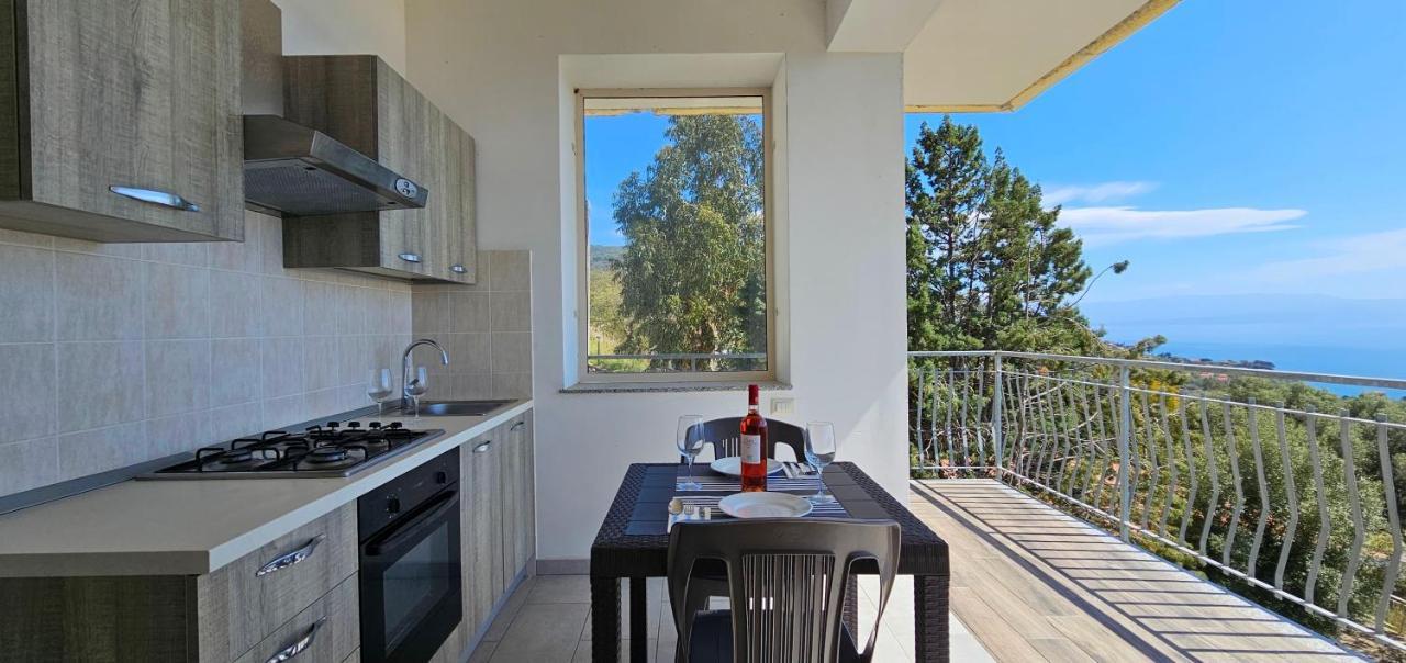 كابو فاتيكانو Naturamare Apartments - Piscina Idromassaggio Con Vista Mare Aperta Fino Alle Ore 22-00 المظهر الخارجي الصورة