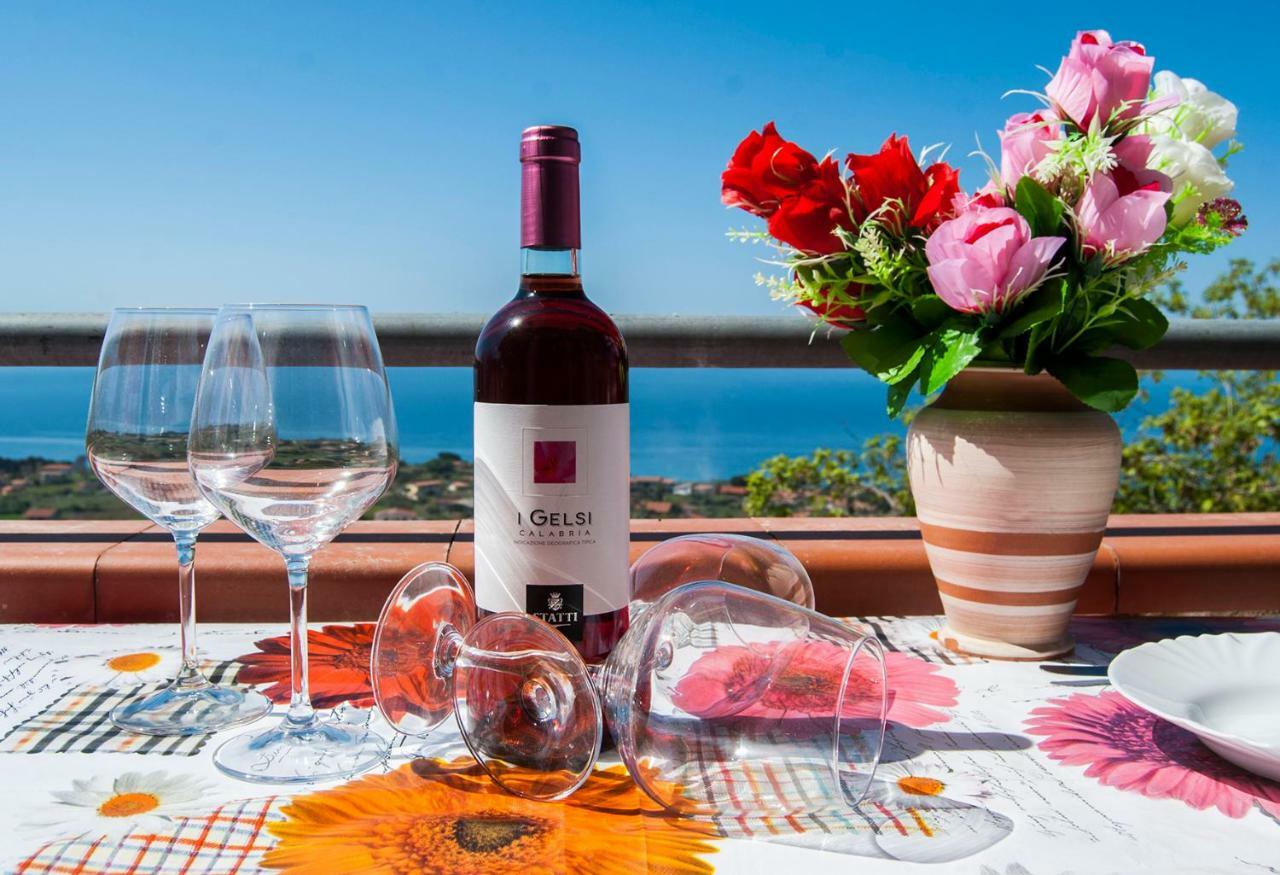كابو فاتيكانو Naturamare Apartments - Piscina Idromassaggio Con Vista Mare Aperta Fino Alle Ore 22-00 المظهر الخارجي الصورة
