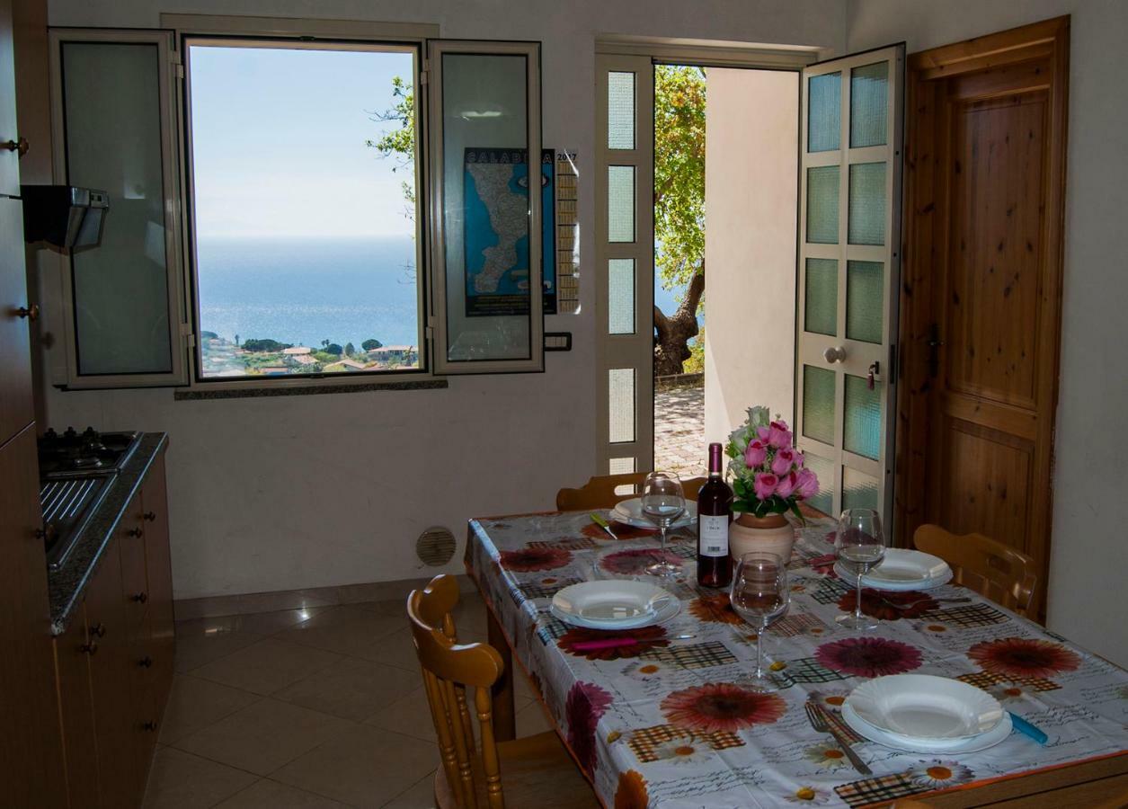 كابو فاتيكانو Naturamare Apartments - Piscina Idromassaggio Con Vista Mare Aperta Fino Alle Ore 22-00 المظهر الخارجي الصورة