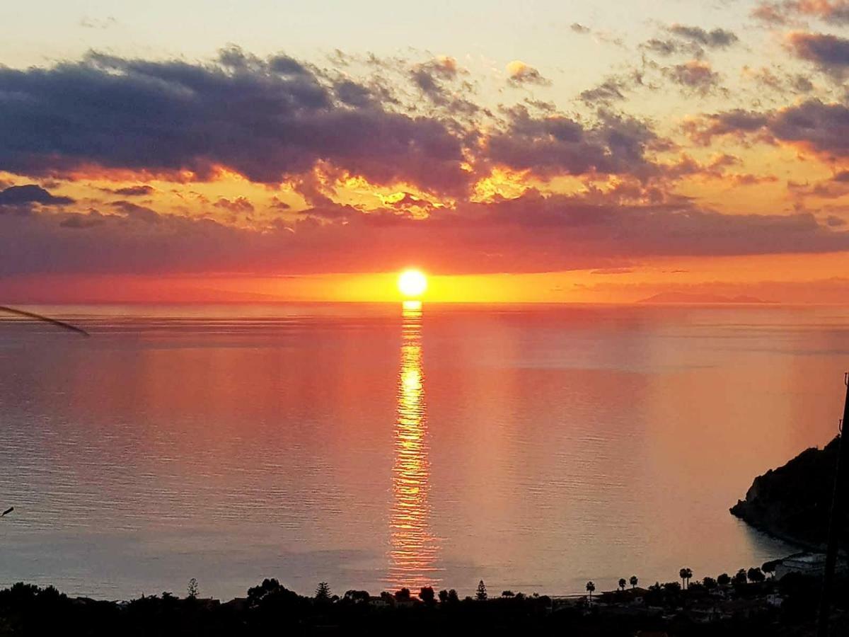 كابو فاتيكانو Naturamare Apartments - Piscina Idromassaggio Con Vista Mare Aperta Fino Alle Ore 22-00 المظهر الخارجي الصورة